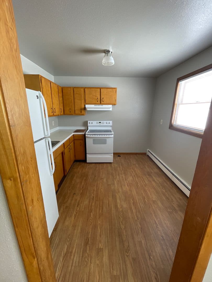 Minot Apartment: 1729 1st St SW