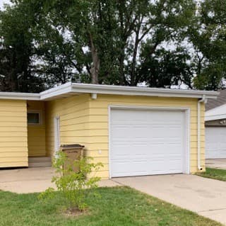 Minot House: 522 25th Ave NW