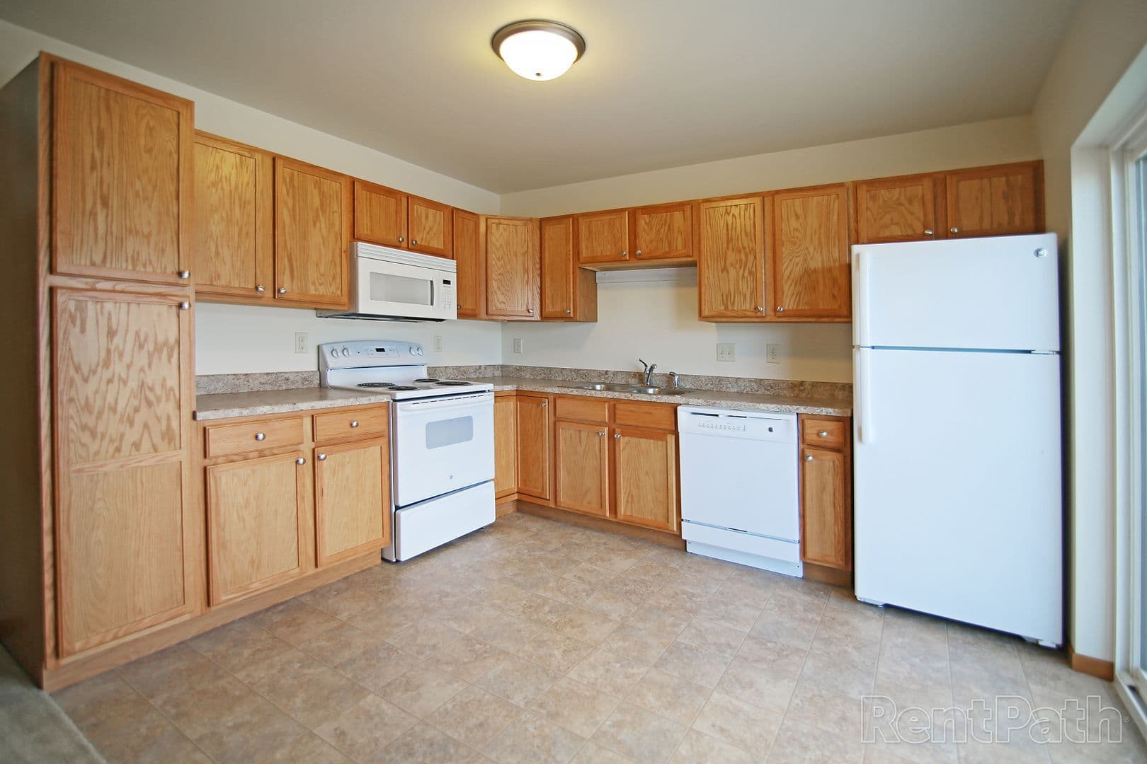 Minot Apartment: 2031 33rd St NW