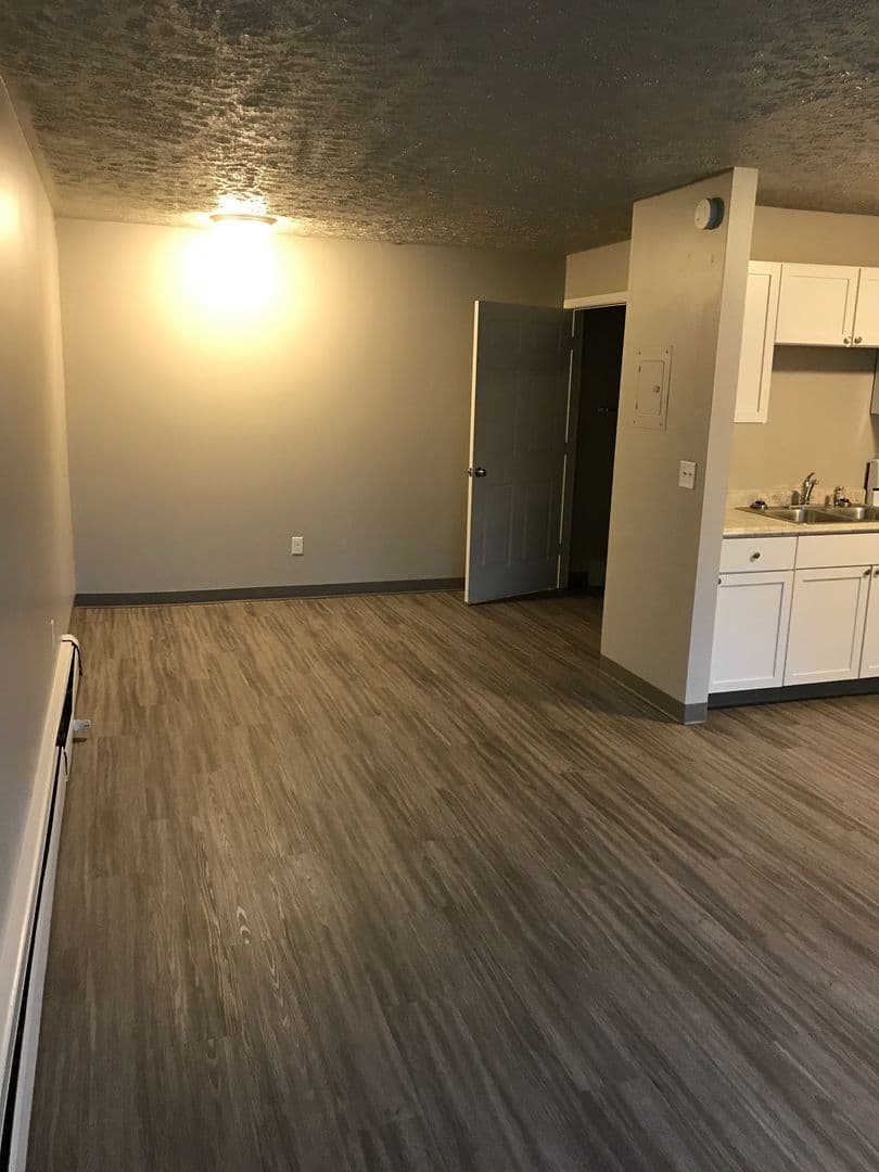 Minot Apartment: 1830 South Main