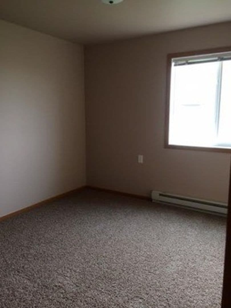 Minot Apartment: 2150 33rd St NW
