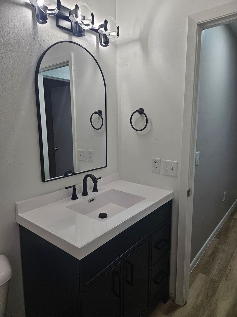 Minot Apartment: 1732-1734 6th St SE