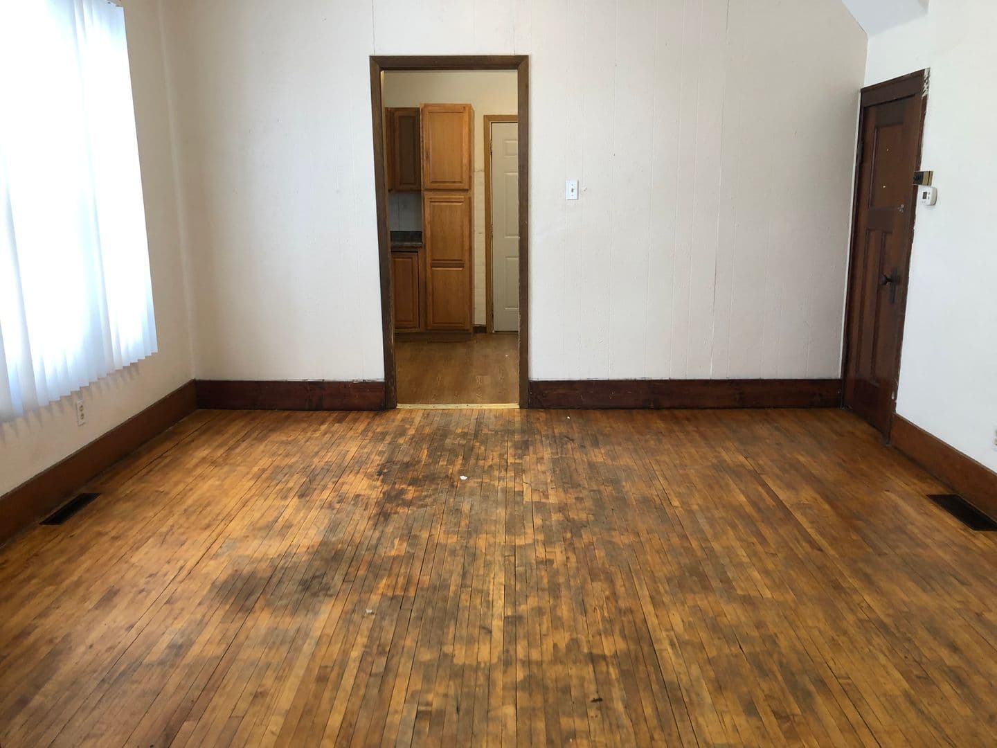 Minot Apartment: 546 Valley Street