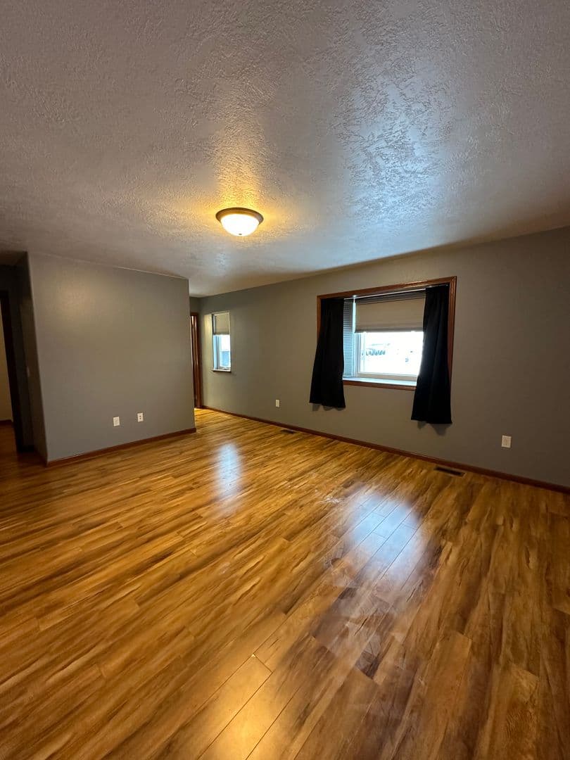 Minot House: 1524 35th Ave SE