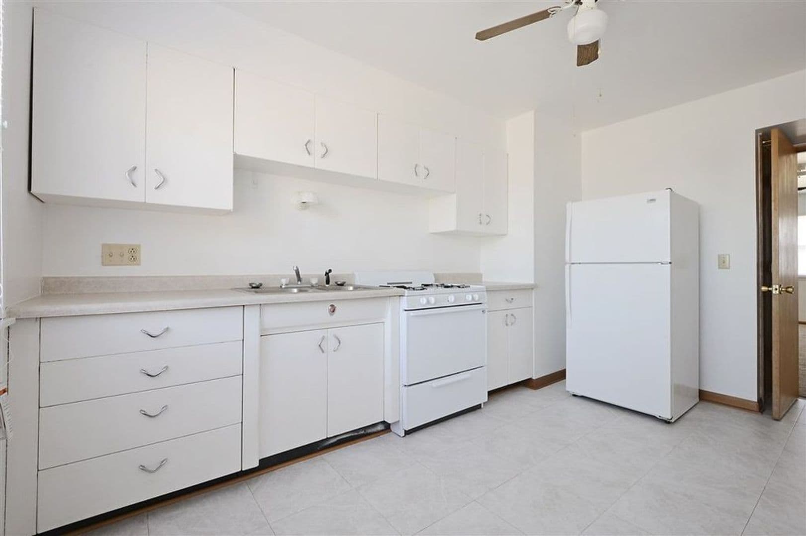 Minot Apartment: 1000 Valley View Drive