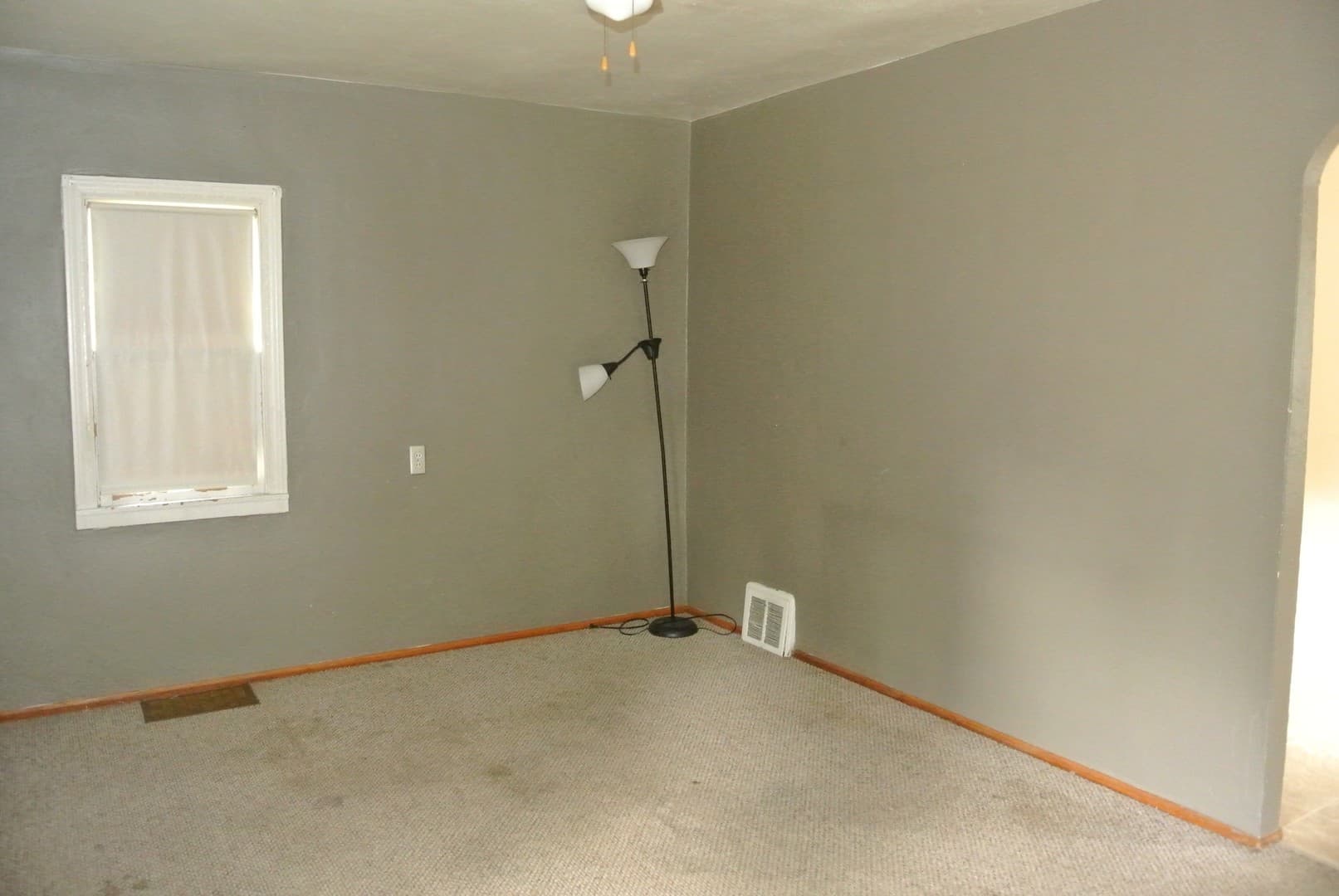 Minot House: 219 - 13th Ave SE