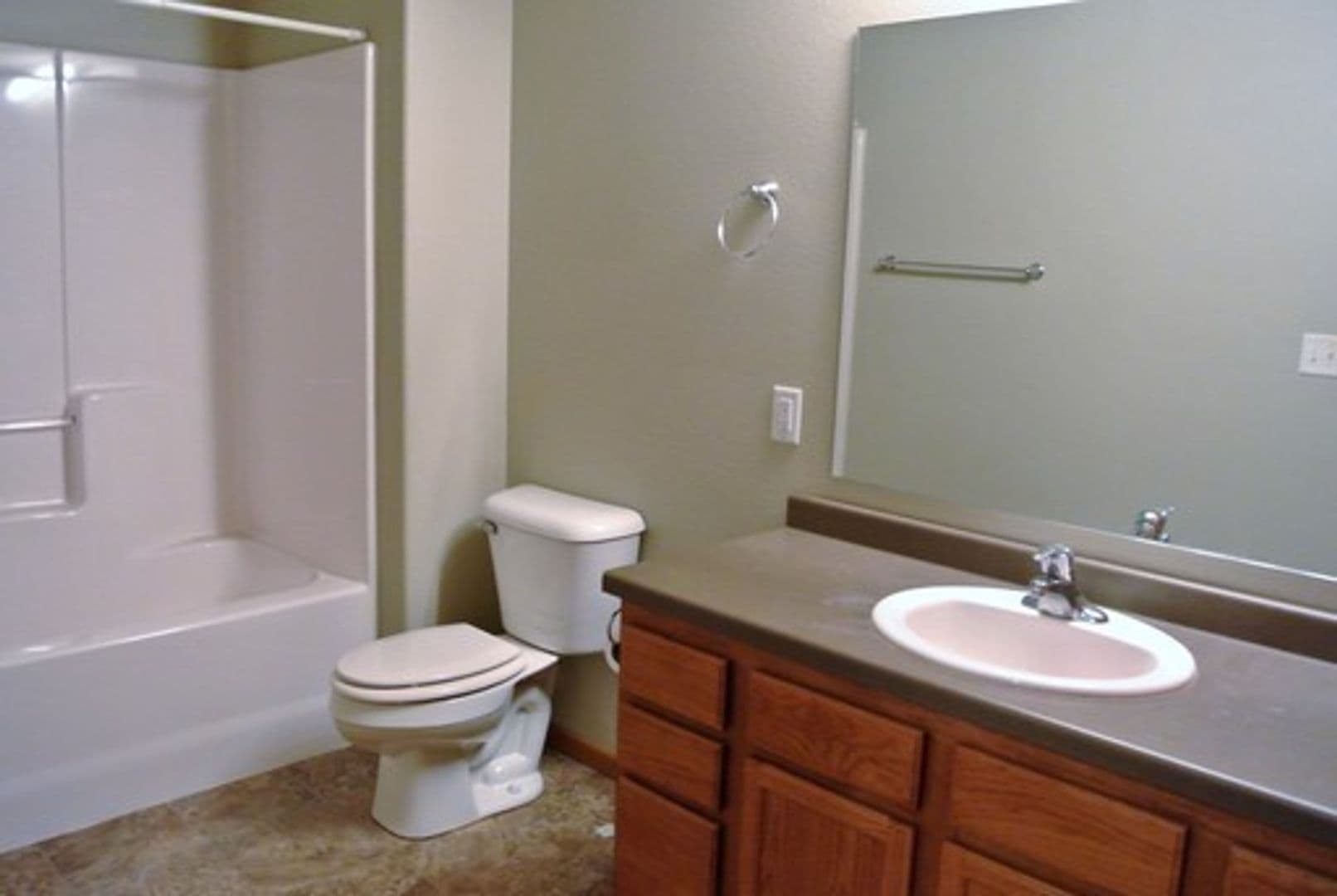 Minot Apartment: 2150 33rd St NW