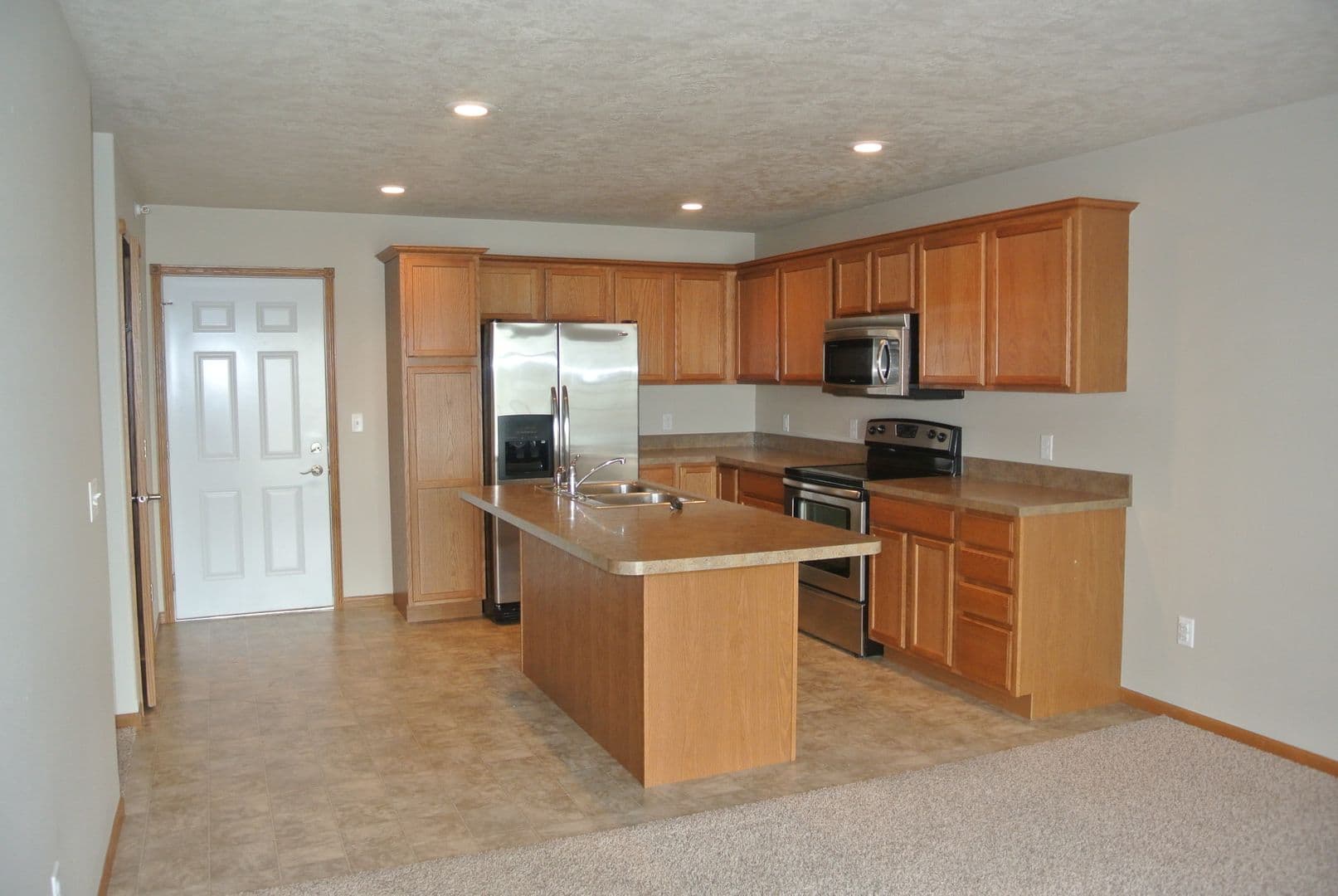 Minot Apartment: 1100 32nd Ave SW