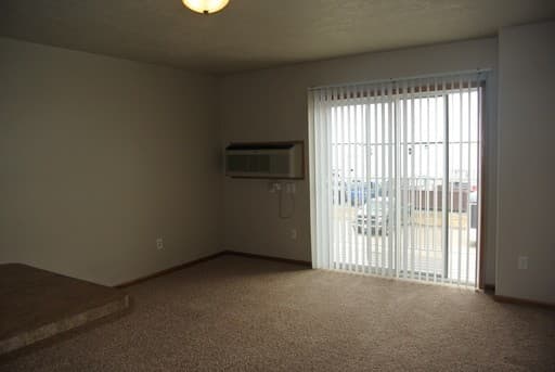 Minot Apartment: 1100 32nd Ave SW