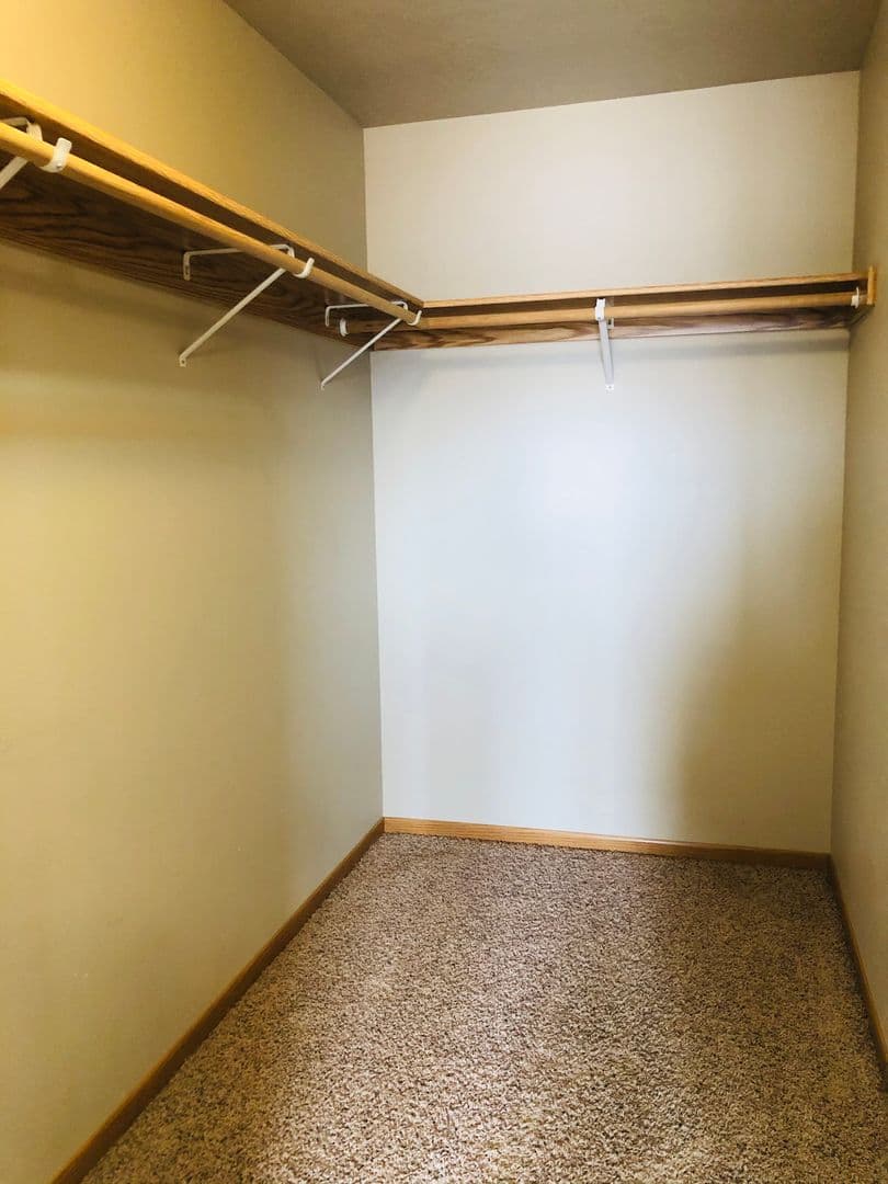 Minot Apartment: 1422 31st Ave SE