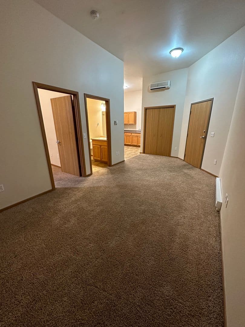 Minot Apartment: 17 South Main