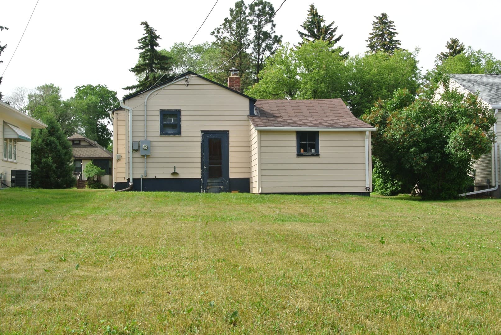 Minot House: 219 - 13th Ave SE
