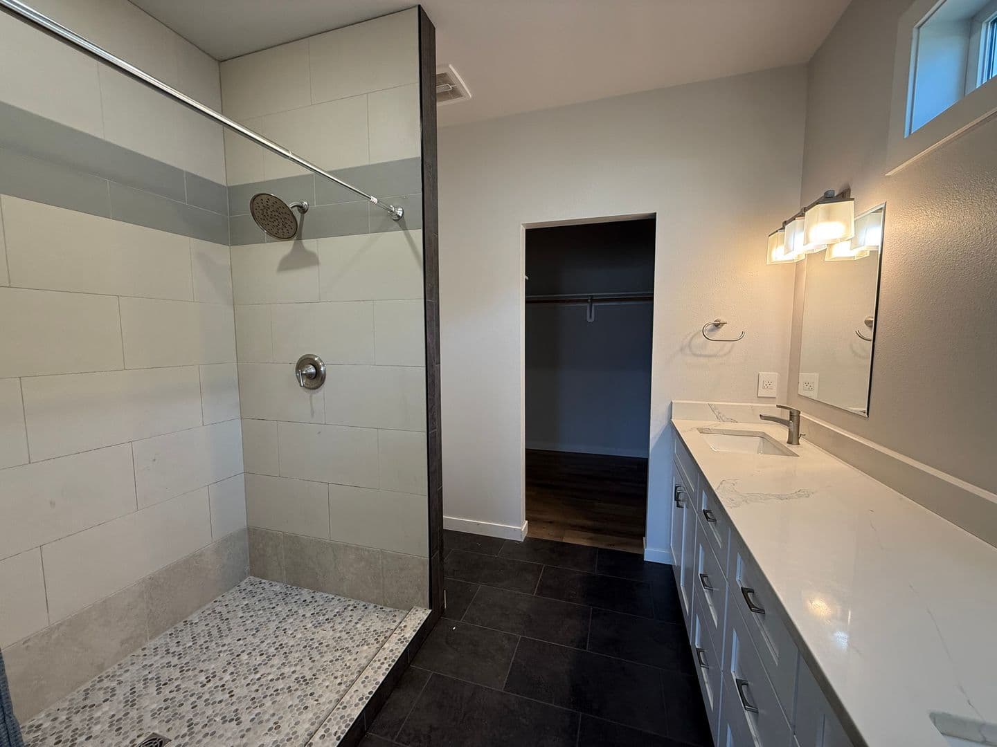 Minot House: 9 Mulberry Loop NE