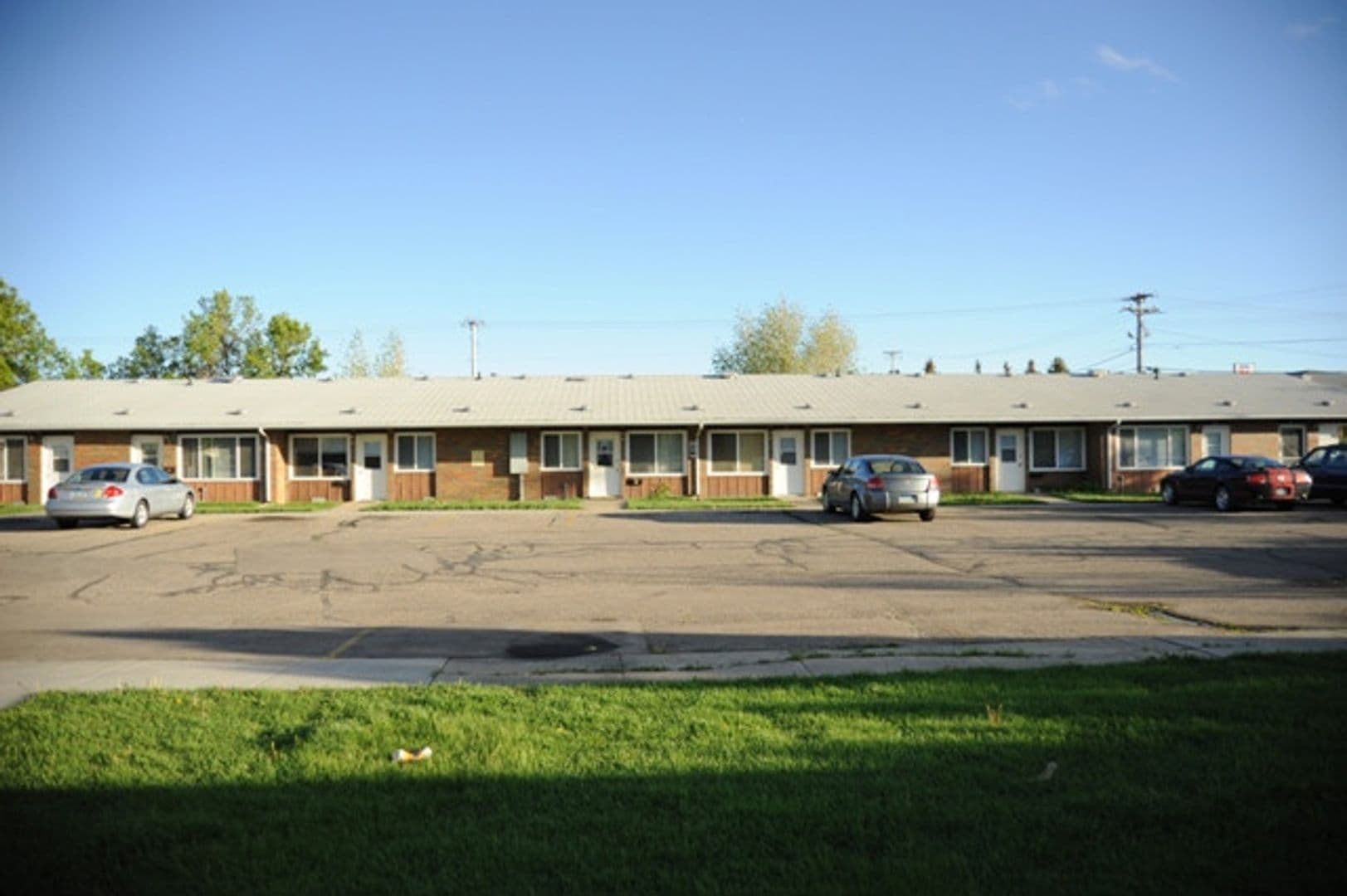 Minot Apartment: 10 19th Ave SW