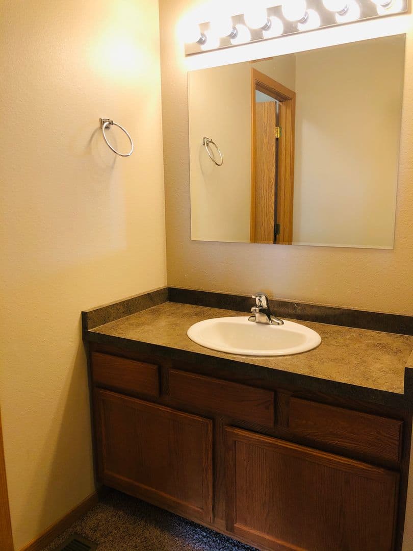 Minot Apartment: 1422 31st Ave SE