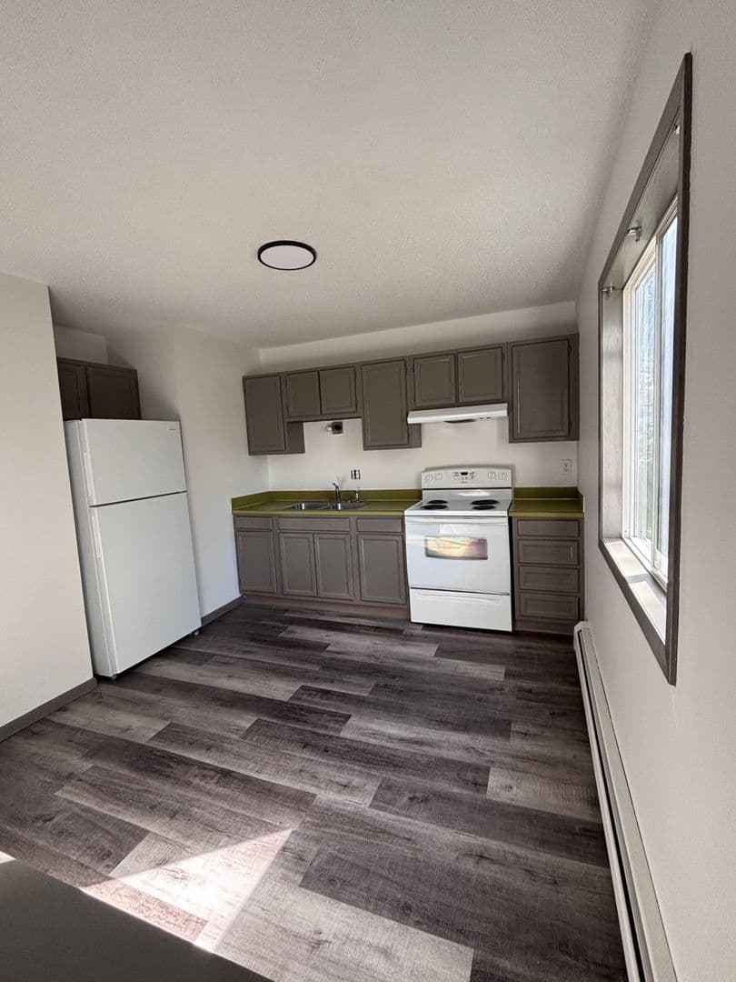 Minot Apartment: 1900 5th St SE
