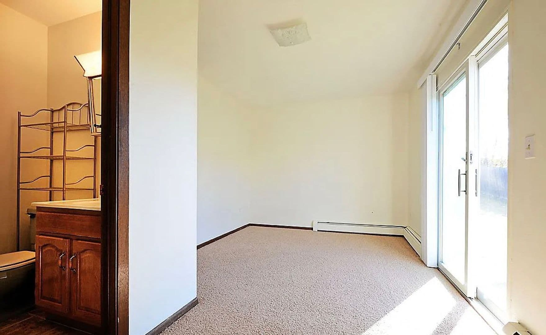 Minot Apartment: 1900 5th St SE