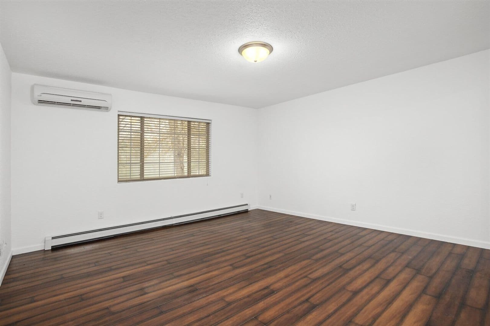 Minot Apartment: 225 19th St SE