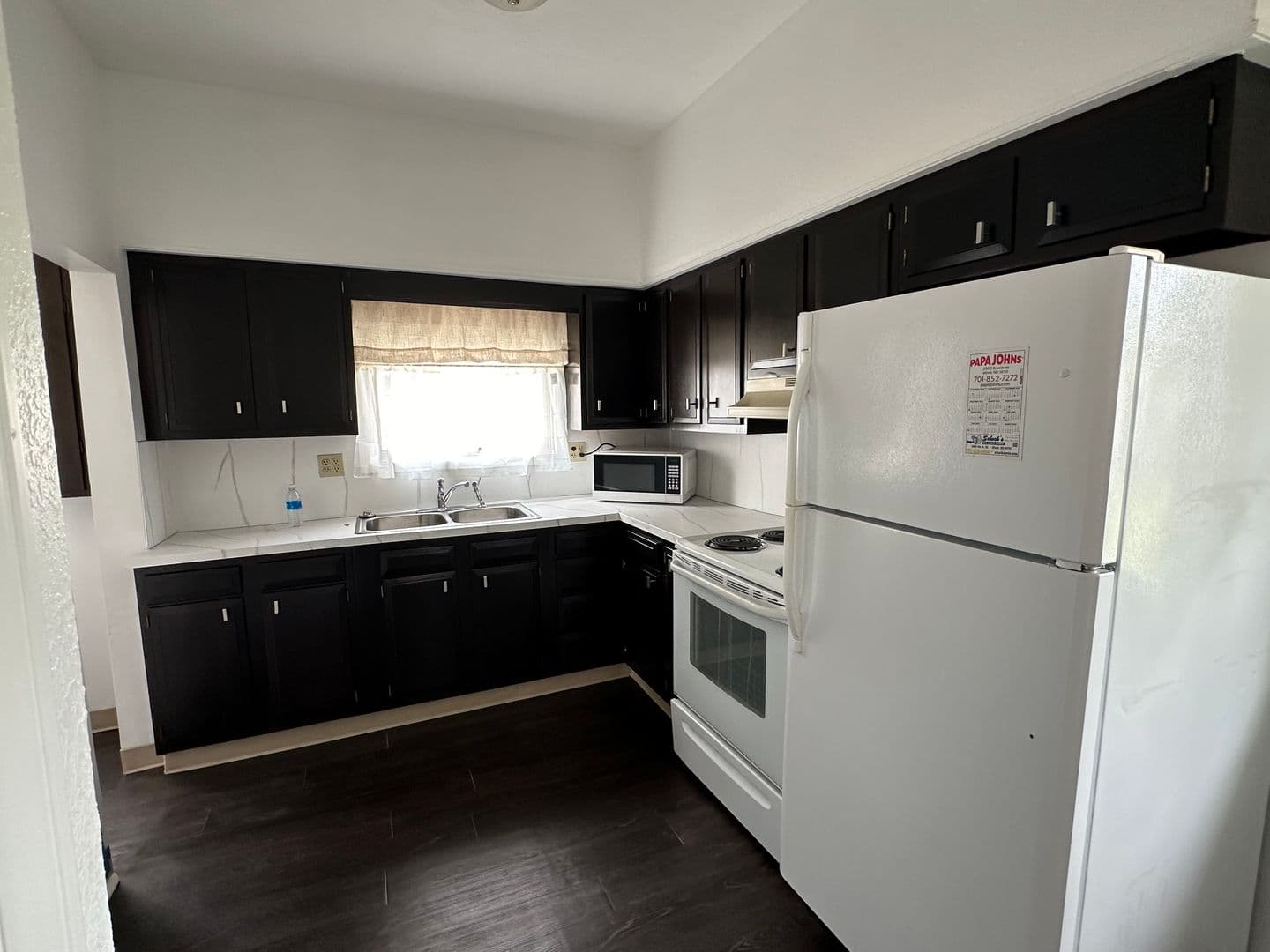 Minot House: 604 4th St NE