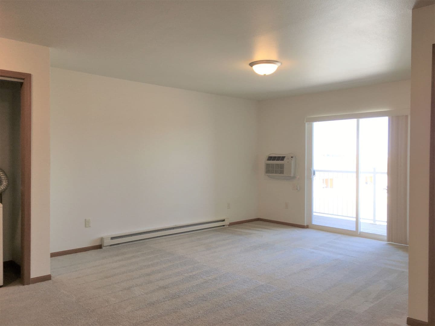 Minot Apartment: 2031 33rd St NW