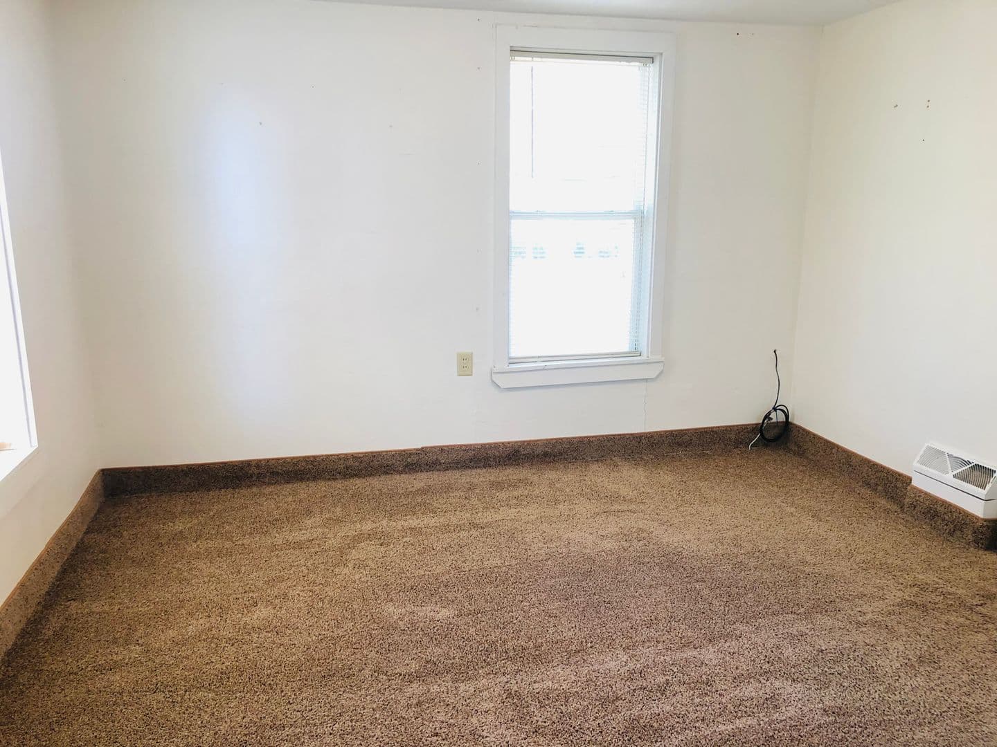 Minot House: 1600 2nd St SE