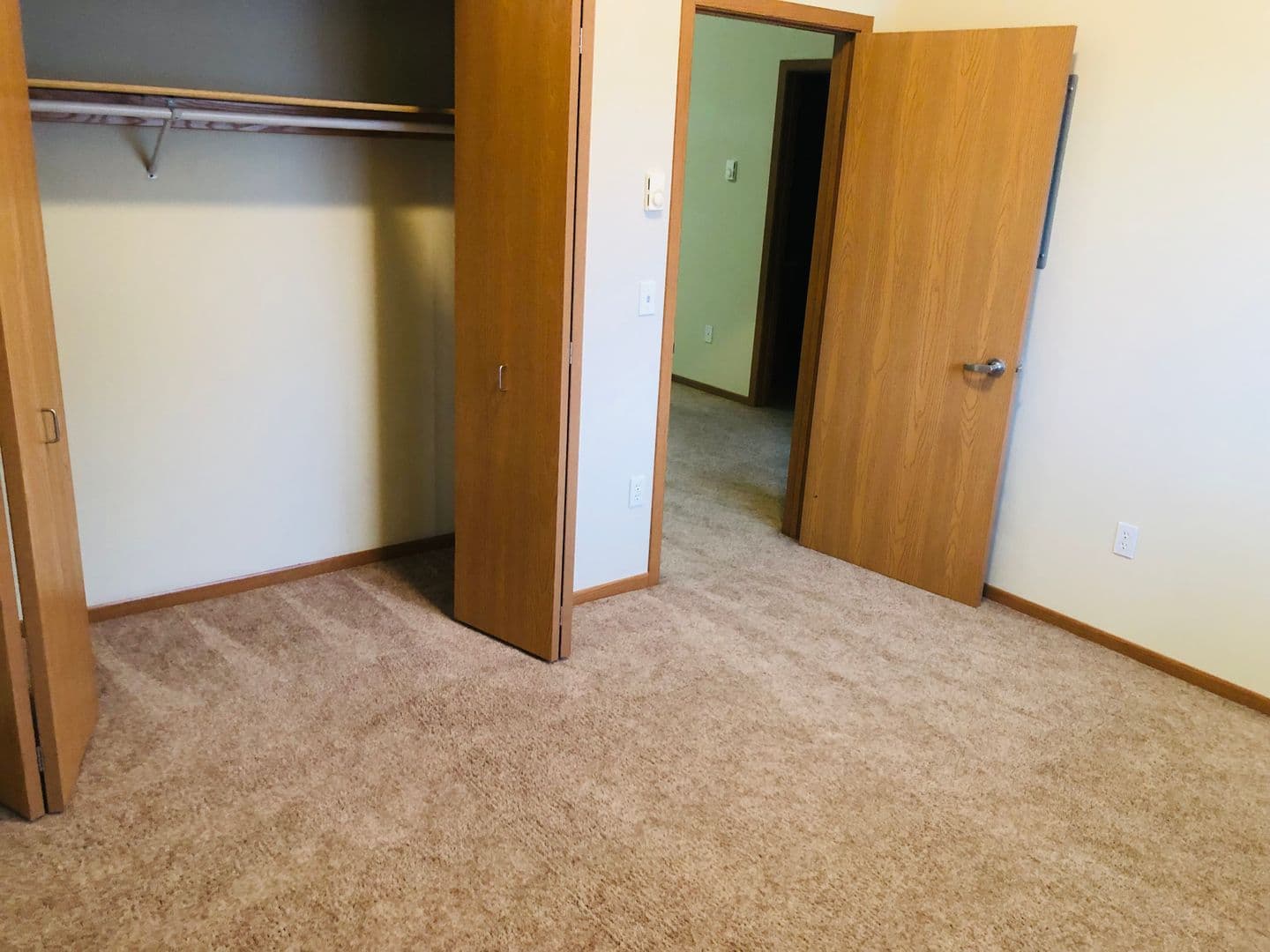 Minot Apartment: 17 South Main