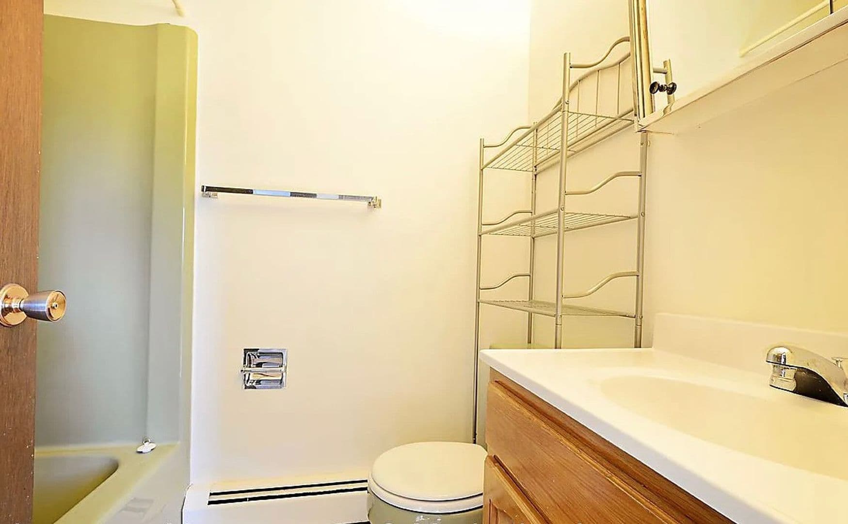 Minot Apartment: 1900 5th St SE