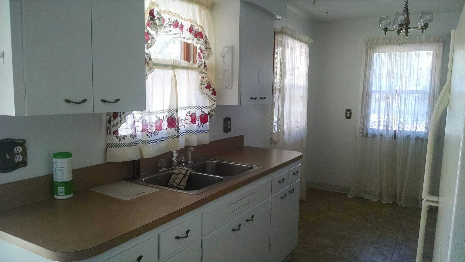 Minot House: 1424 7th St SW