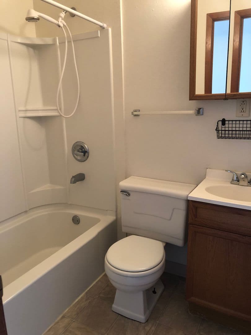 Minot Apartment: 710 4th St SW