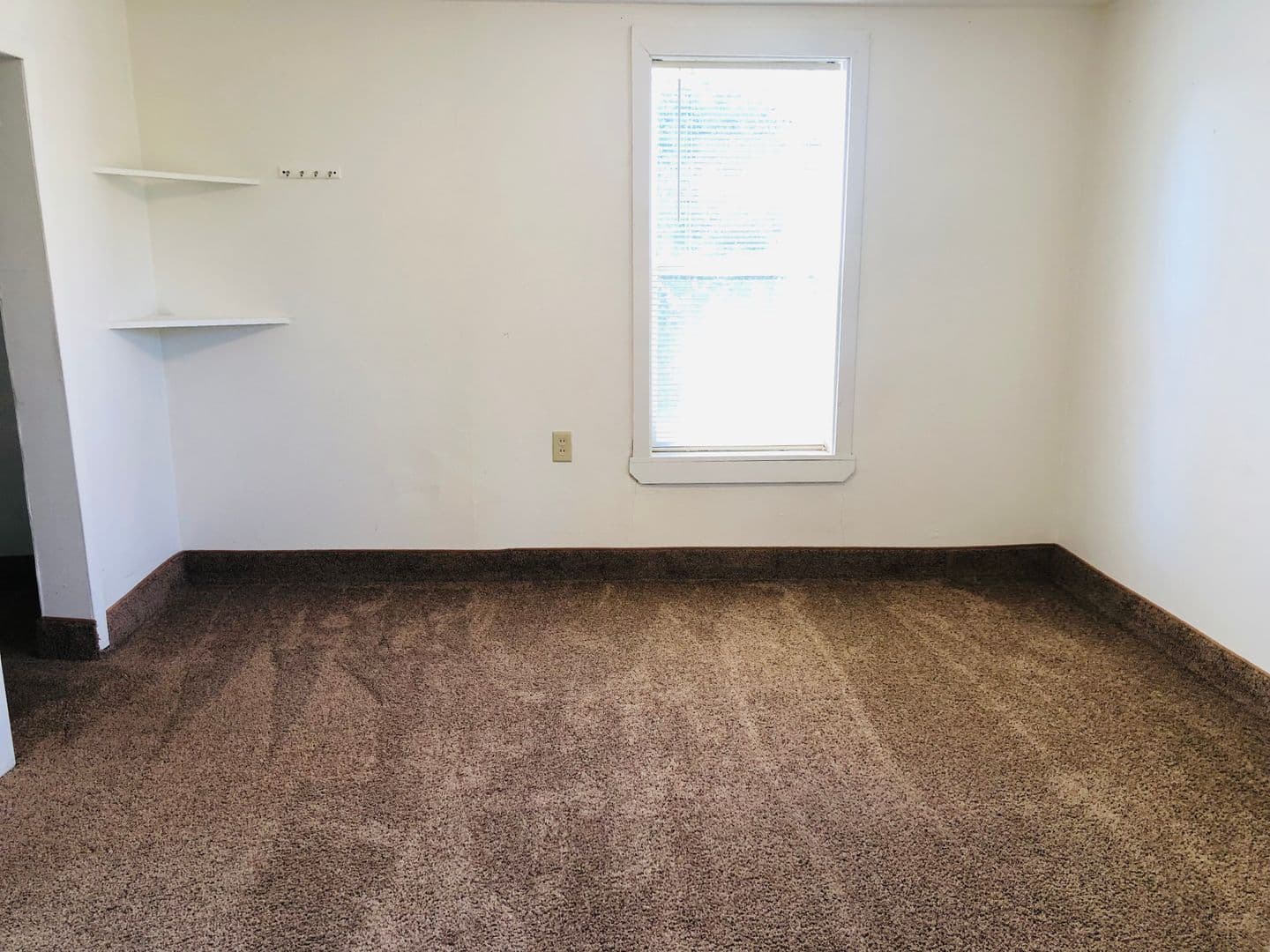Minot House: 1600 2nd St SE