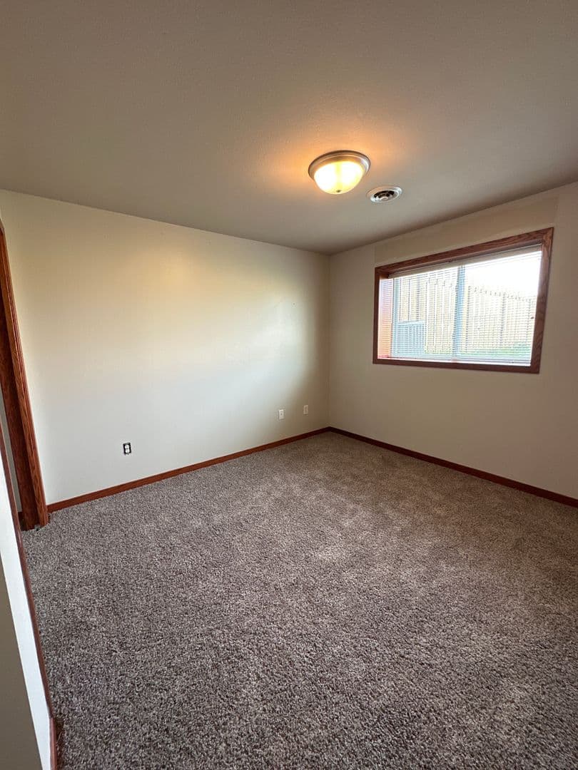 Minot House: 111 Mulberry Loop