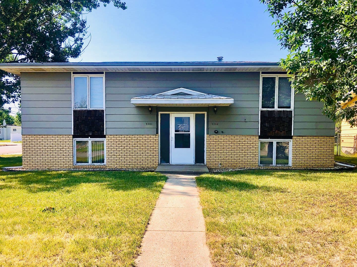 Minot Apartment: 2001/2003 Skyline Drive