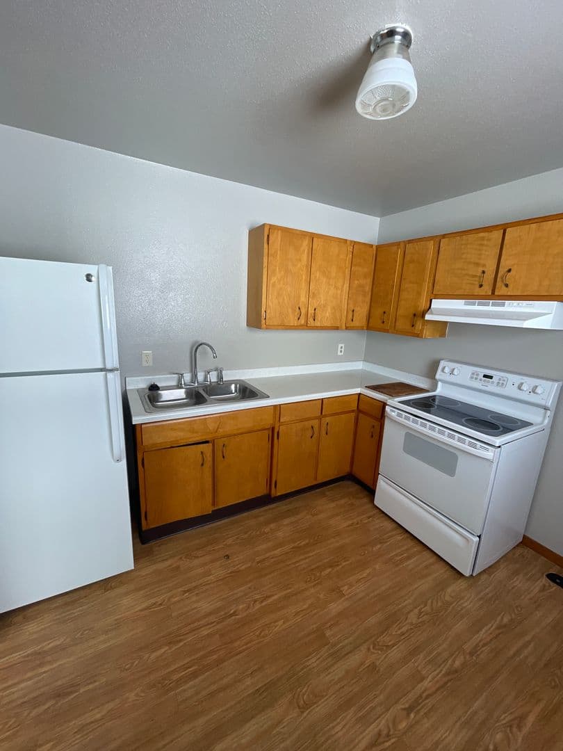 Minot Apartment: 1729 1st St SW
