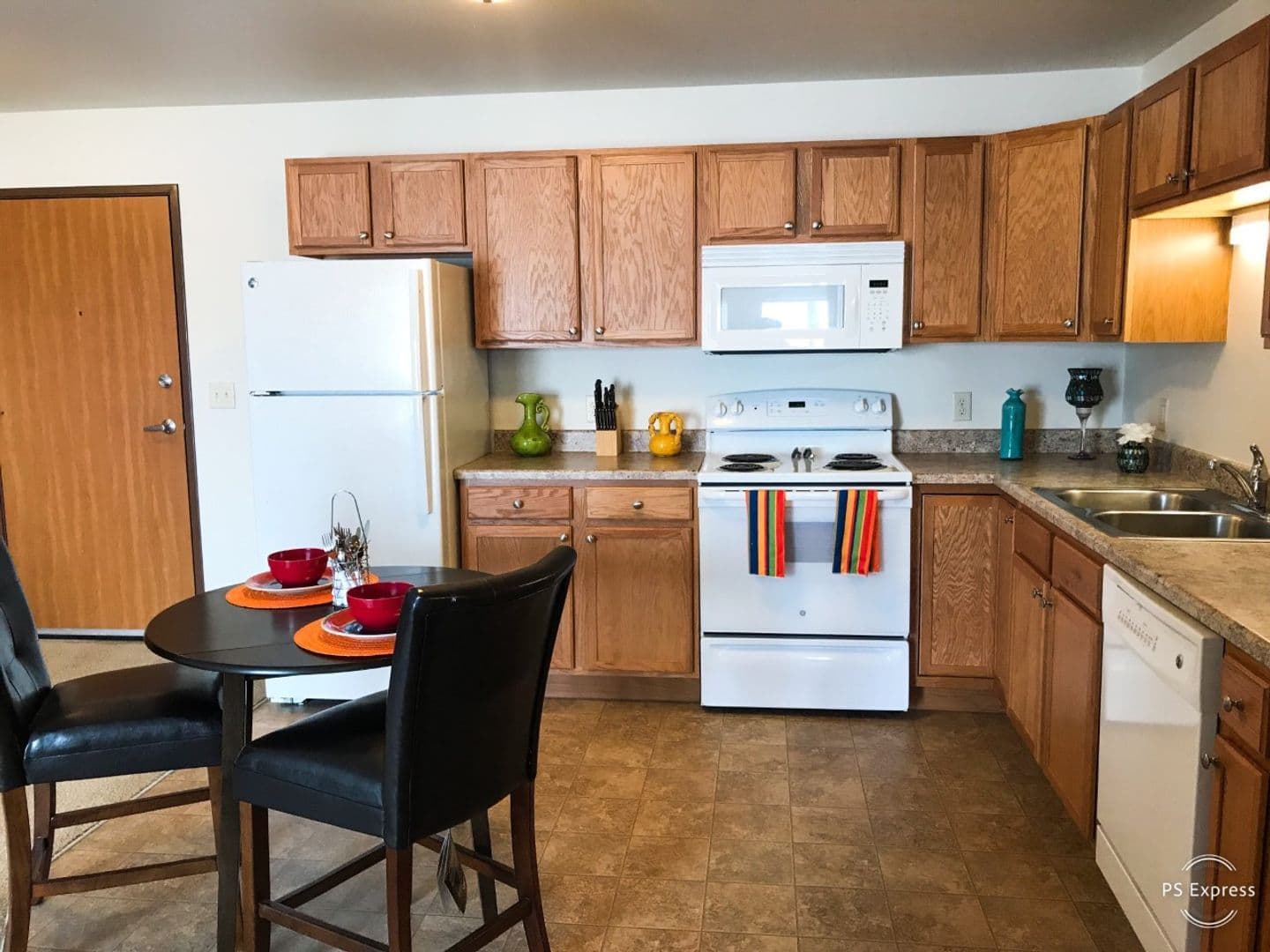 Minot Apartment: 2031 33rd St NW
