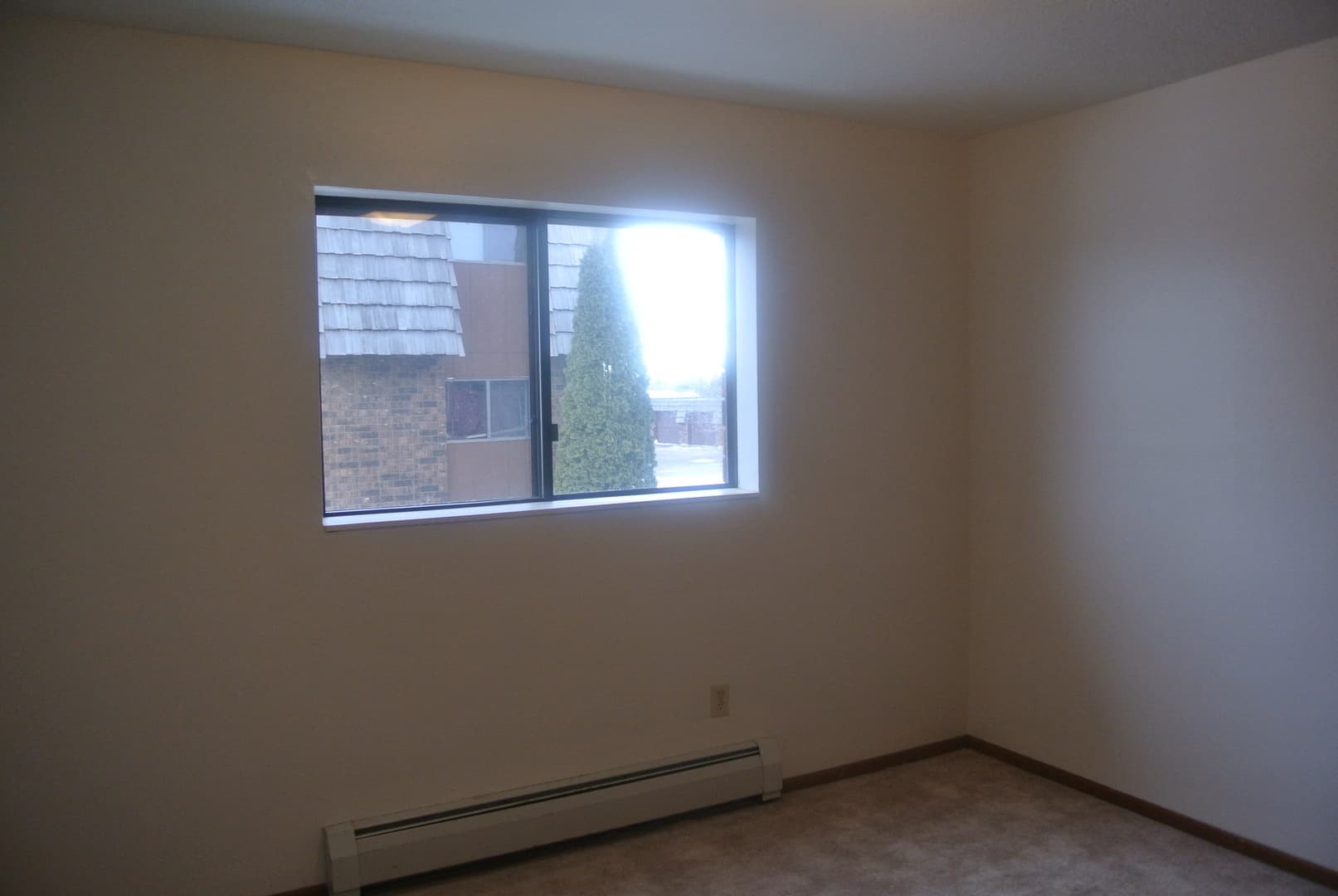 Minot Apartment: 1440 32nd Ave SW