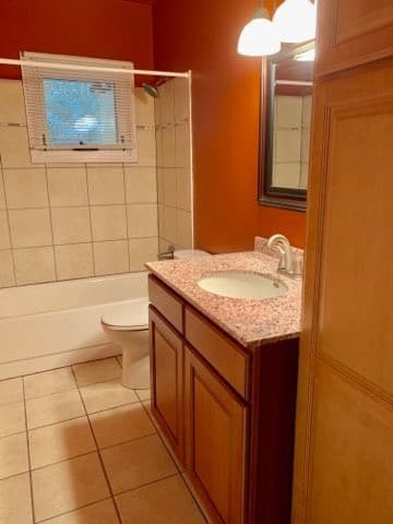 Minot House: 522 25th Ave NW