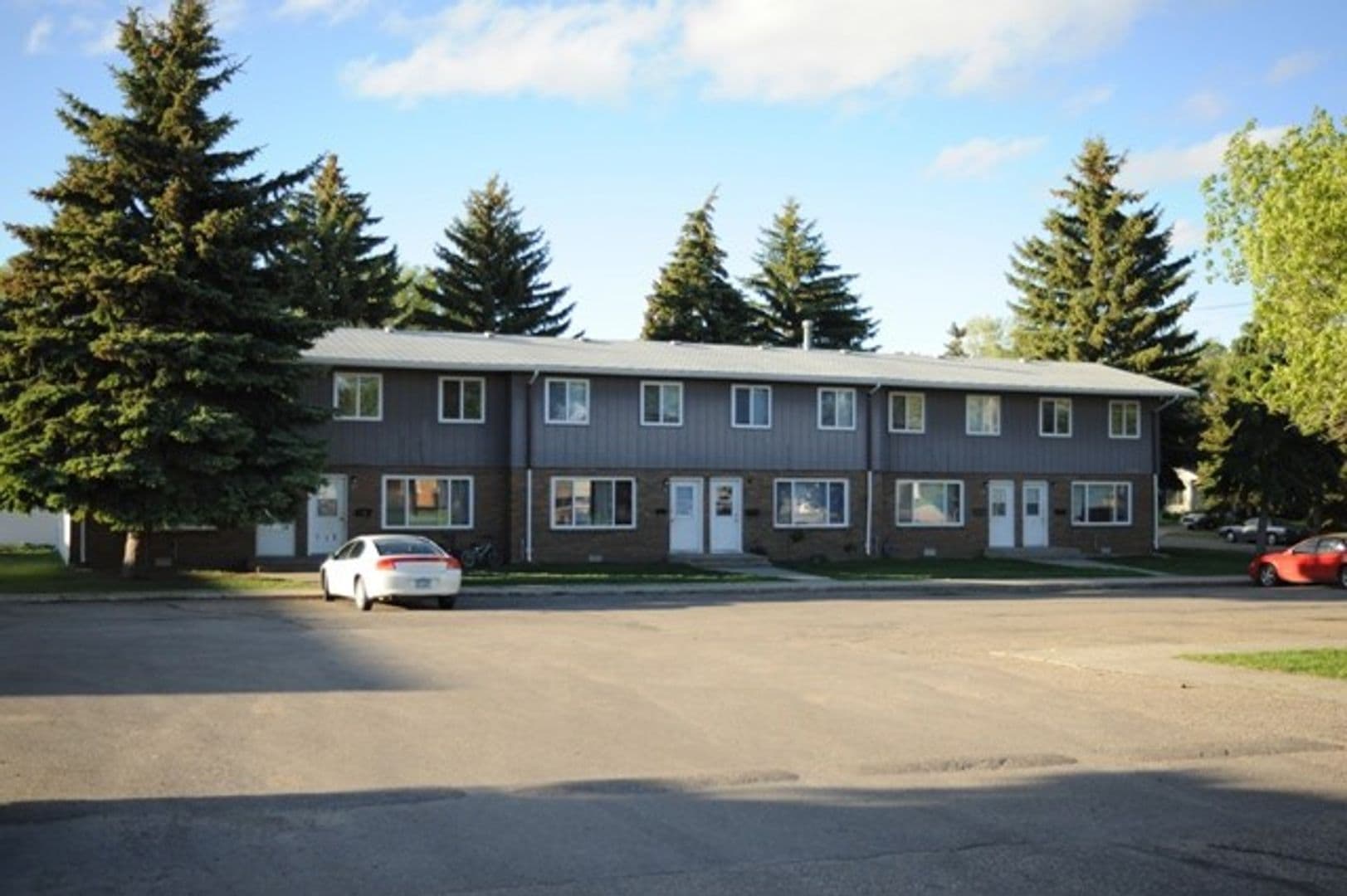 Minot Apartment: 1810 South Main