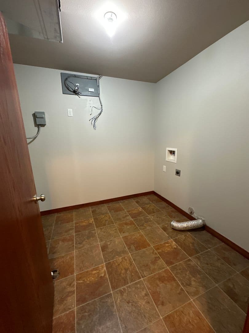 Minot House: 111 Mulberry Loop