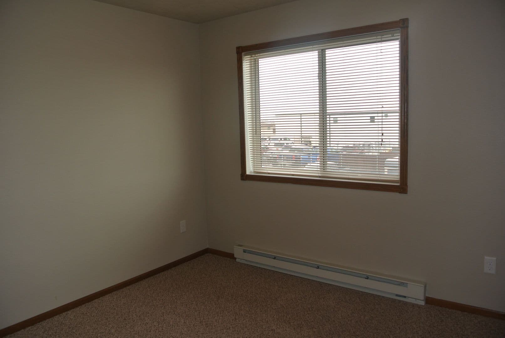 Minot Apartment: 1100 32nd Ave SW