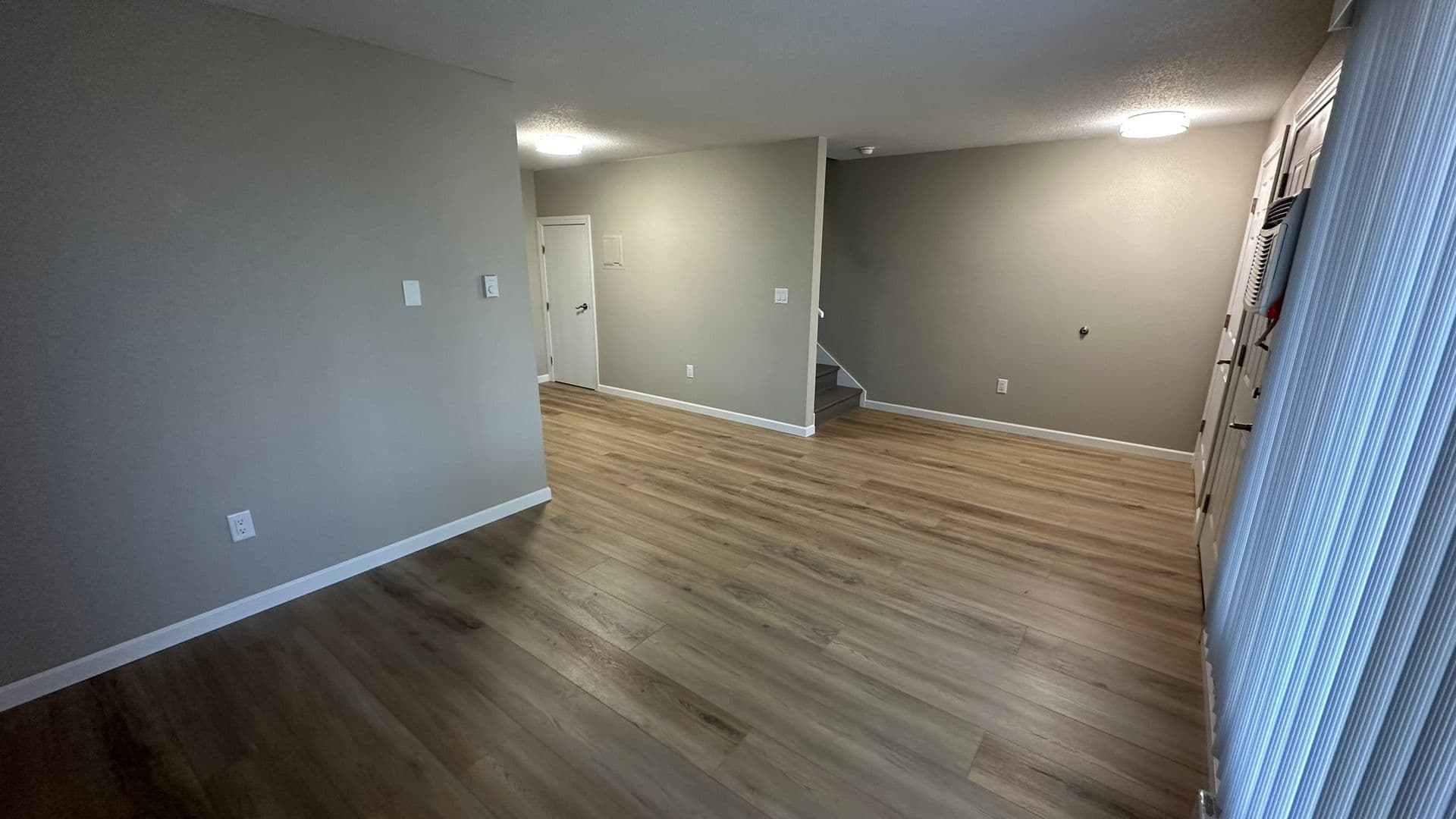 Rugby Apartment: 407 2nd Ave NE