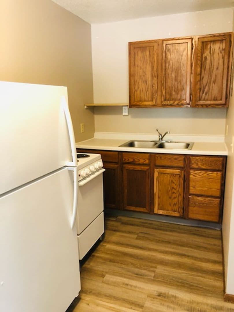 Minot Apartment: 616 and 706 Park Street