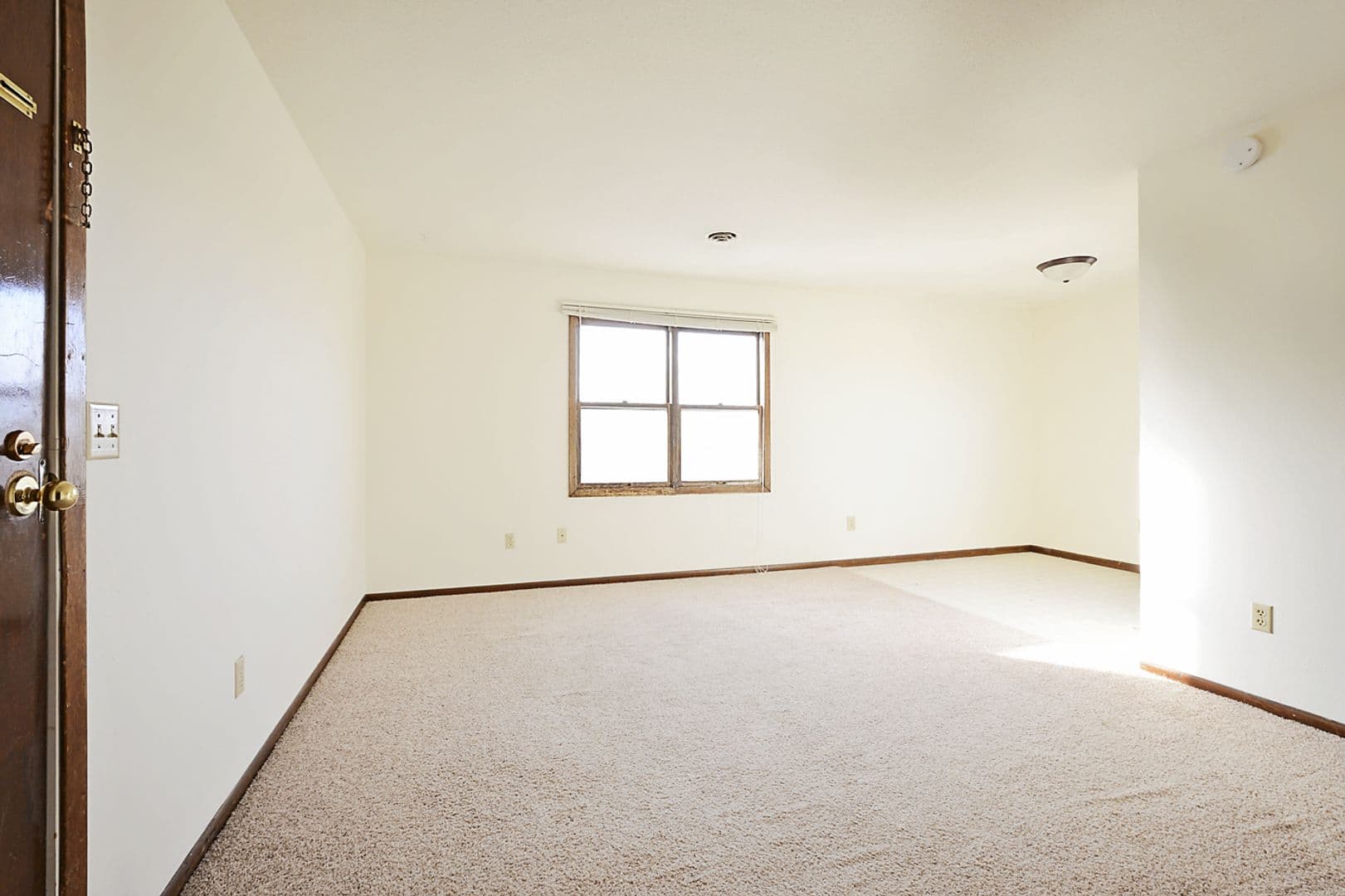 Minot Apartment: 601 Maple Street