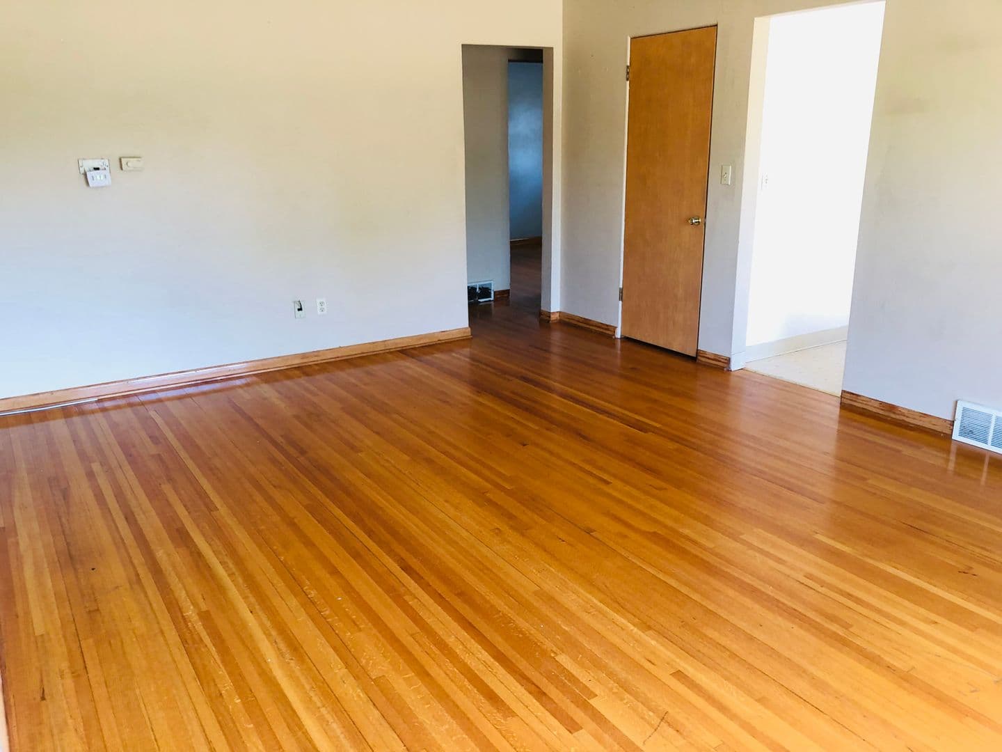 Minot House: 417 11th Ave SE