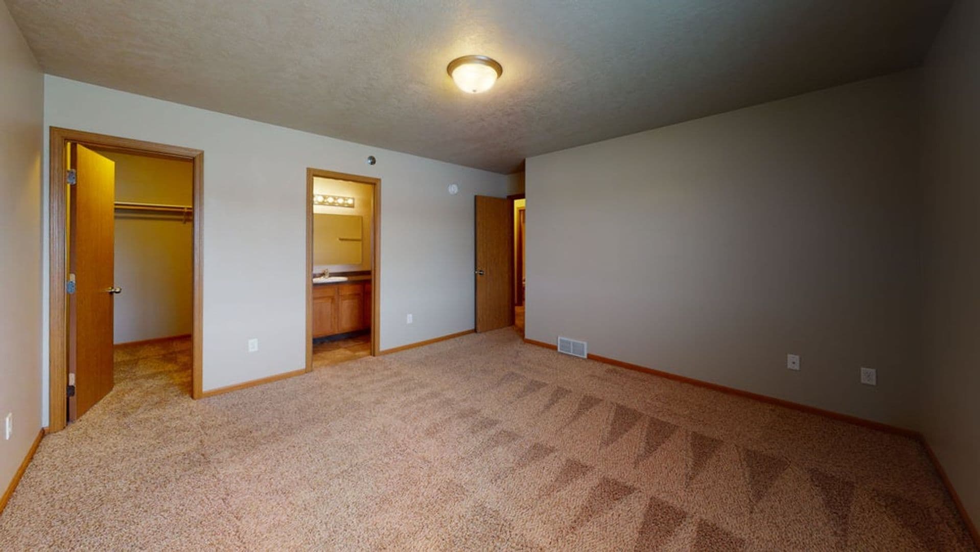 Minot Apartment: 1732 - 1754 35th Ave SE