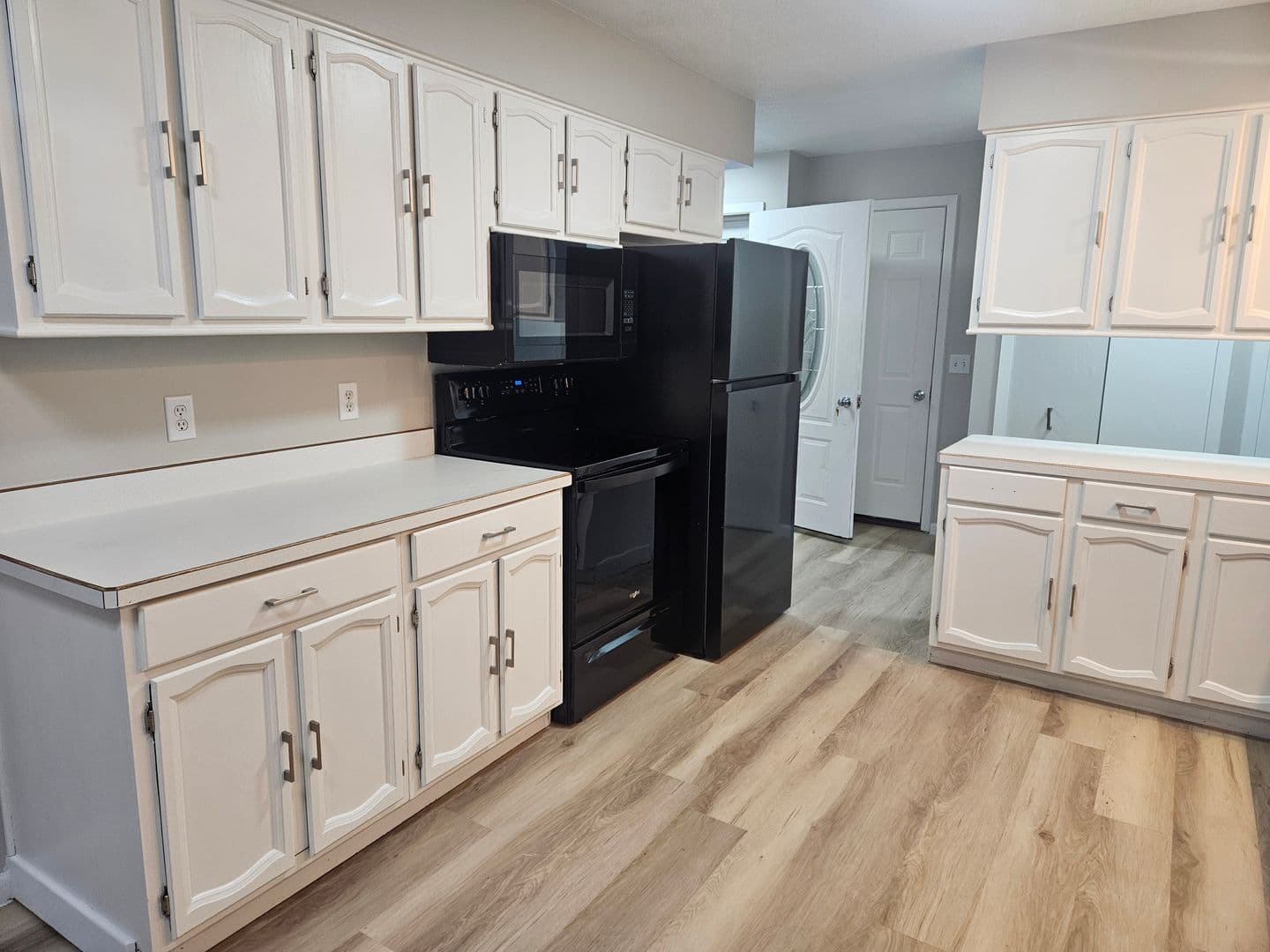 Minot Apartment: 1732-1734 6th St SE