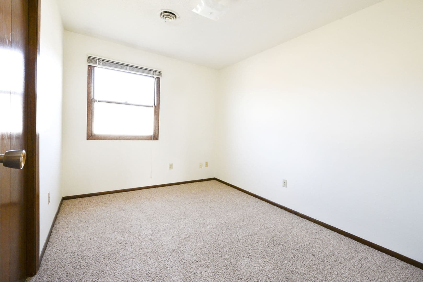 Minot Apartment: 601 Maple Street