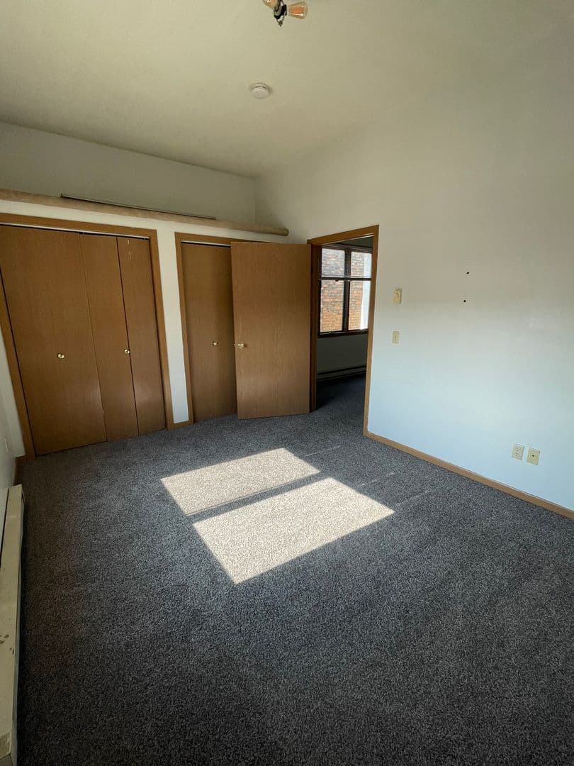 Minot Apartment: 107 South Main St