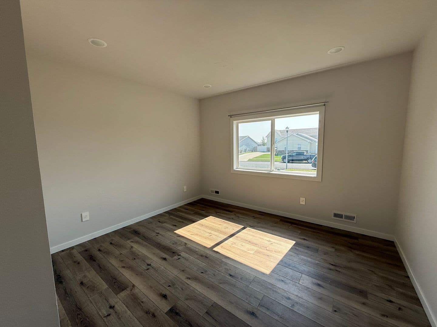 Minot House: 9 Mulberry Loop NE