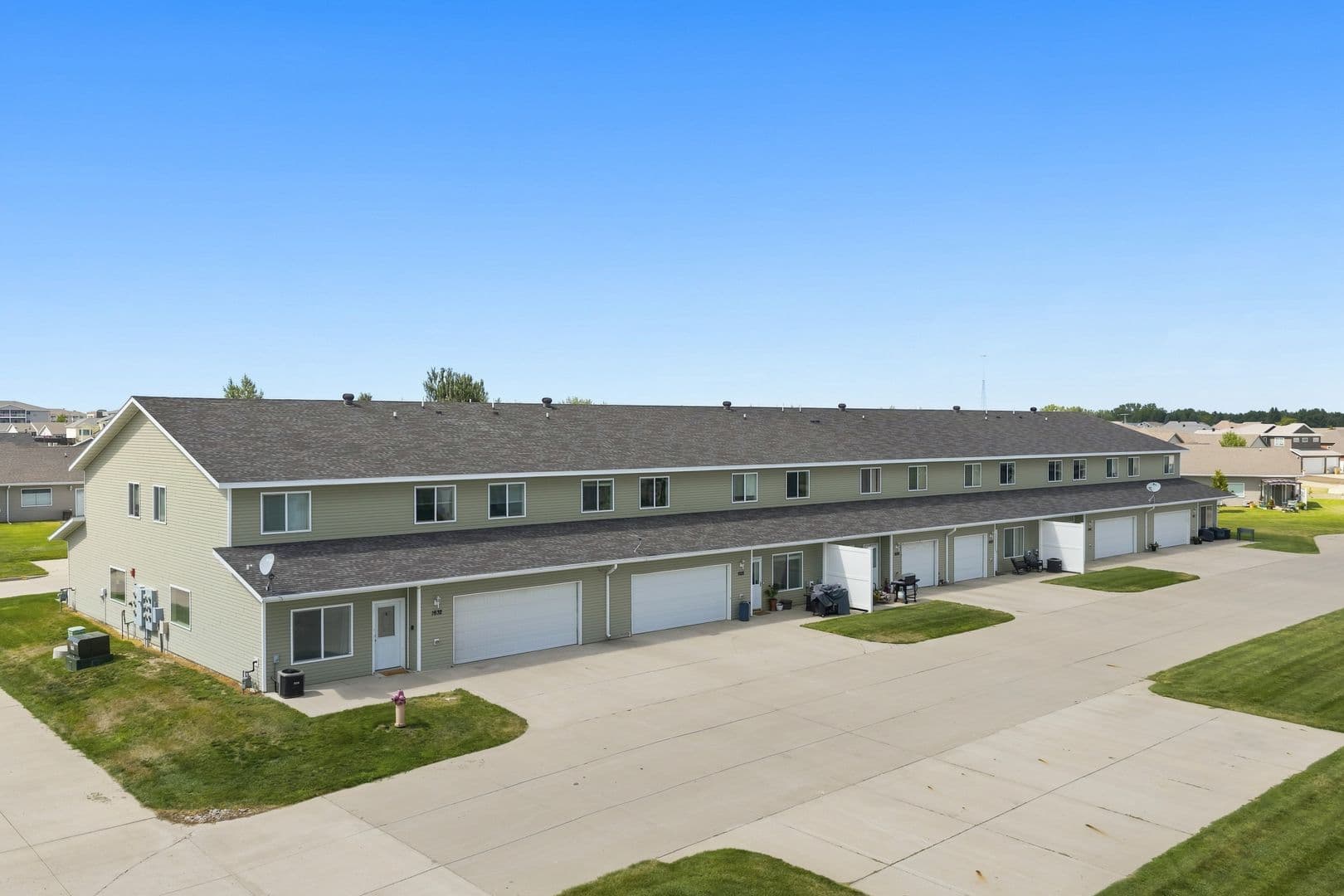 Minot Apartment: 1732 - 1754 35th Ave SE