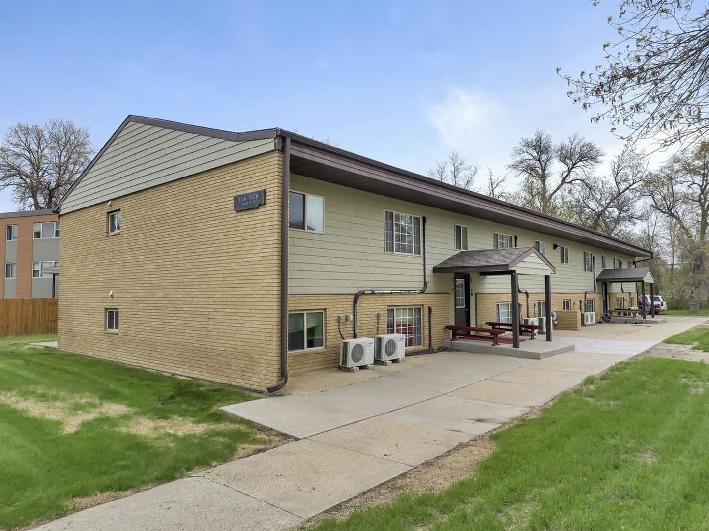 Minot Apartment: 225 19th St SE